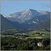 Juillet 02 · Le château d'Abère et le Pic du Gabizos - Asson · © stockli