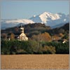 Novembre 30 · L'église Saint-Vincent-Diacre et le Pic du Midi de Bigorre - Coarraze · © stockli